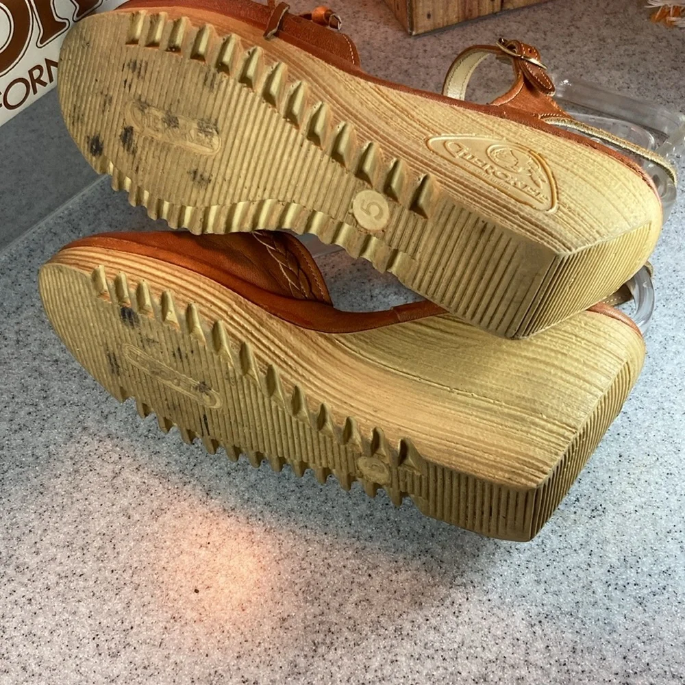Vintage 80’s Cherokee‎ wedge heels. Cognac leather size 5 original box